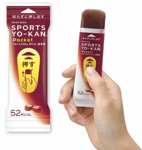 スポーツようかん片手でプシュ